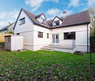 Four bedroom detached house in the village of Mylor Bridge on the s... - Photo 1