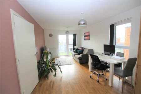 1 bedroom Apartment to let - Photo 2