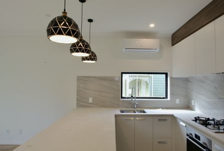 Double Grammar Zone Brand New Family Home. - Photo 2