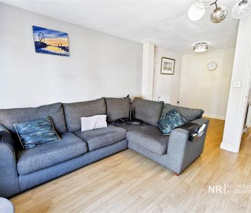 3 bedroom terraced house to rent - Photo 2
