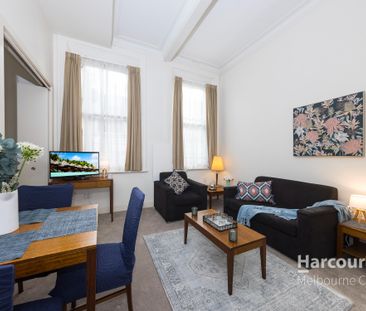 Fully Furnished on Bank Place! (Electricity & Water usage included) - Photo 3