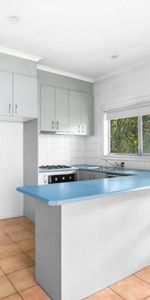 CUTE & COSY 3 BEDROOM HOME IN FAMILY FRIENDLY LOCATION - Photo 3