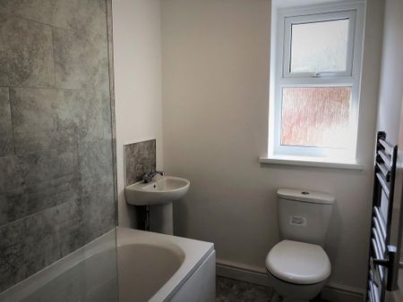 2 bedroom terraced house to rent - Photo 4