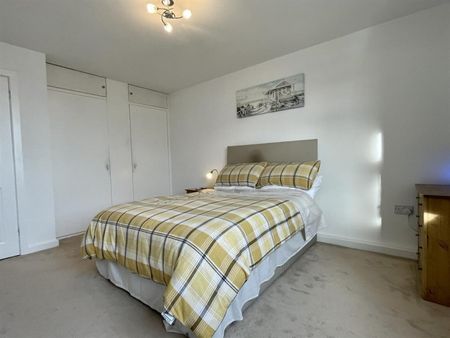 1 bedroom Flat To Let - Photo 2