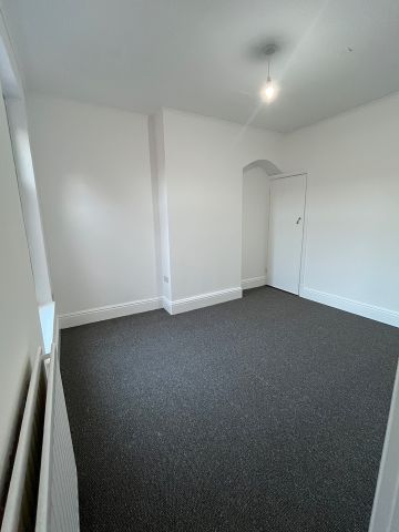 2 Bed Terraced House, Moira St, LE4 - Photo 2