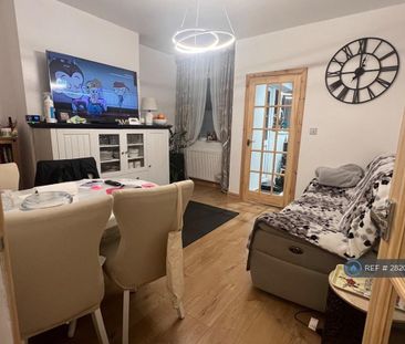 2 bedroom end of terrace house to rent - Photo 4