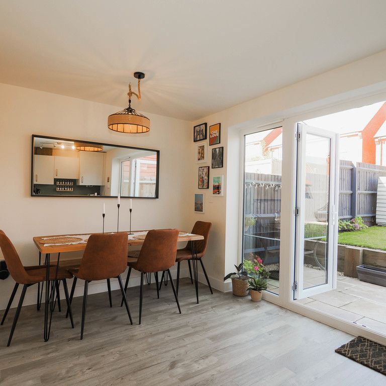 3 bedroom semi-detached to let - Photo 1