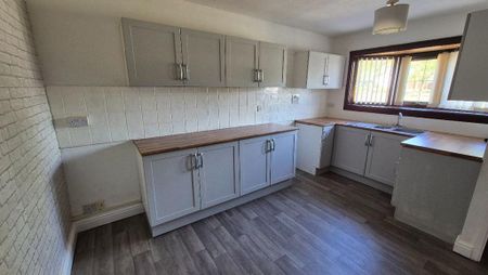3 bedroom terraced house to rent - Photo 5