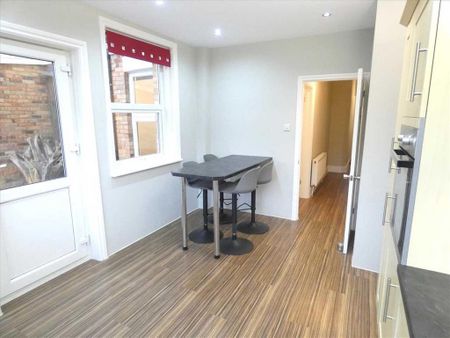 3 bedroom detached house to rent - Photo 4