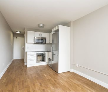 798 Richmond Street West - Photo 2