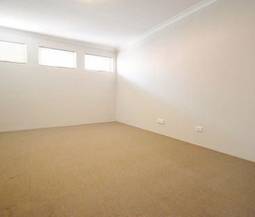 17 Grandis Drive, Baldivis WA 6171 - Photo 2