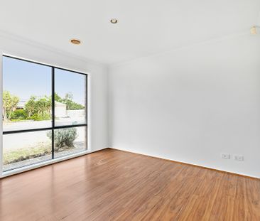 Effortless Living Awaits in the Prestigious Willowgreen Estate! APP... - Photo 4