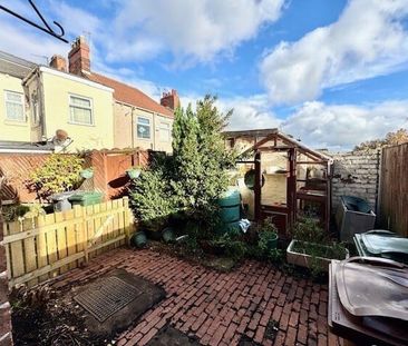 Albion Terrace, Barnsley - Photo 1