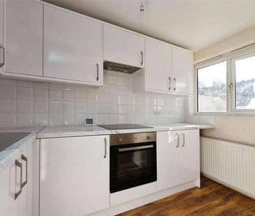 Loxford Avenue, London, E6 - Photo 4