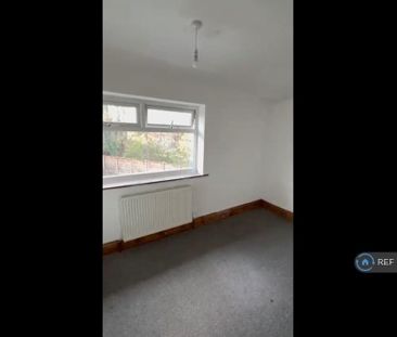 4 bedroom semi-detached house to rent - Photo 6