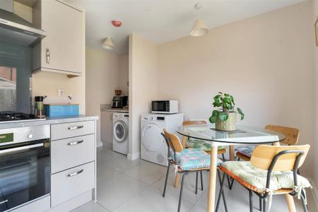 2 bedroom terraced house to rent - Photo 4