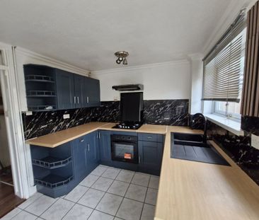 PETERBOROUGH - Photo 3