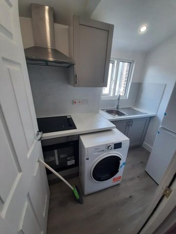 Studio Flat, A London Rd, SW16 - Photo 3