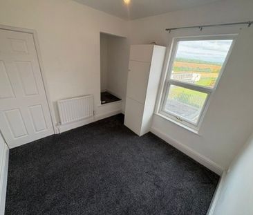 2 bed Terraced - To Let - Photo 2