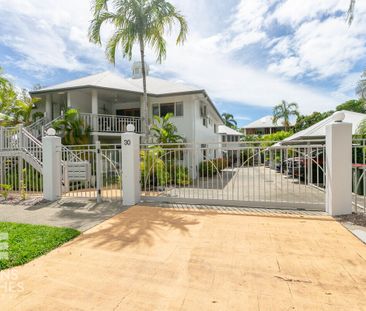 Fully Furnished Palm Cove Living - Photo 3