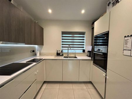 3 bedroom terraced house to rent - Photo 4