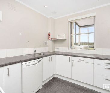 Cozy Two Bedroom Apartment in Shenton Park with Stunning Park and C... - Photo 5