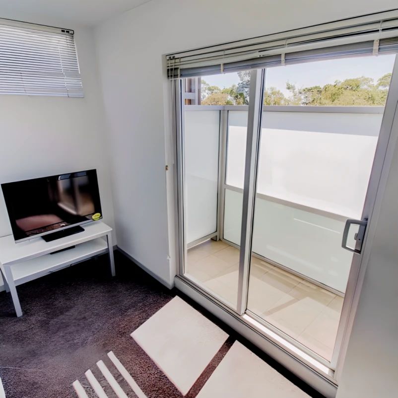 Medium 1 Bedroom with balcony style 2 - Photo 1