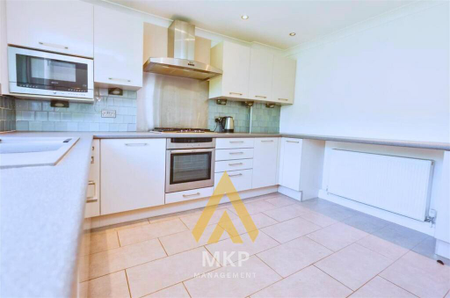 5 bedroom end of terrace house to rent - Photo 2