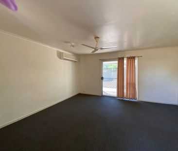 PRIVATE, LIGHT AND SPACIOUS 3 BEDROOM HOME WITH ENTERTAINMENT AREA. - Photo 1