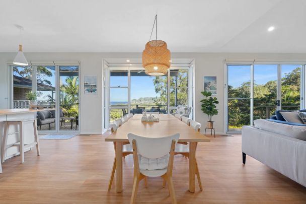 Fully Furnished with Magical Ocean Views - Fully furnished Lawn & Garden Care Included in Rent - Photo 1