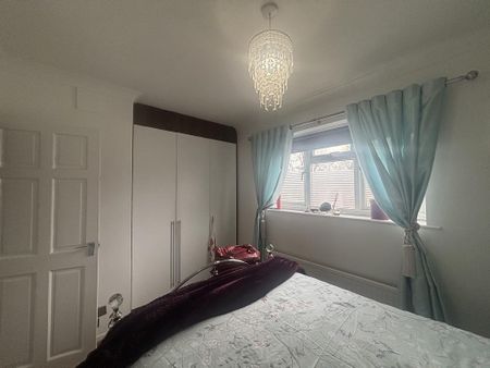 3 bedroom semi-detached house to rent - Photo 3