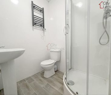 2 bedroom flat to rent - Photo 2