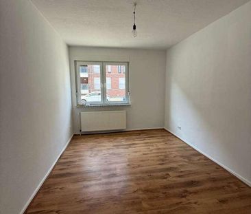 Frisch renovierte 2-Zimmer-Erdgeschosswohnung in zentraler Lage von... - Photo 1