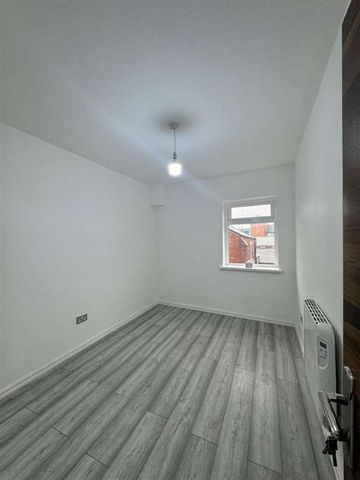 St. Georges Street, Bolton, BL1 - Photo 4