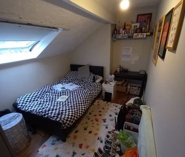 Room in a Shared House, Ecclesall Road, S11 - Photo 1
