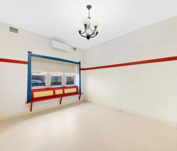 Duplex Sized, Renovated Ground Floor Apartment - Photo 2