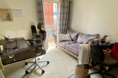 Flooded with natural light & boasting size, quality & location - Photo 3