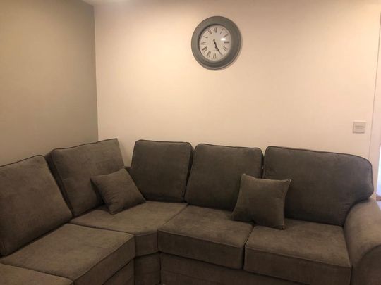 8 bedroom house to rent - Photo 1