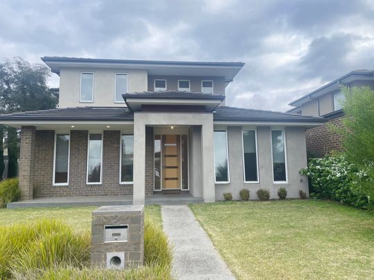 IMPRESSIVE TOWNHOUSE IN MOUNT WAVERLEY SCHOOL ZONE (STSA) - Photo 1