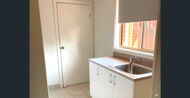 Bright and Spacious 2 Bedroom Unit - Photo 1