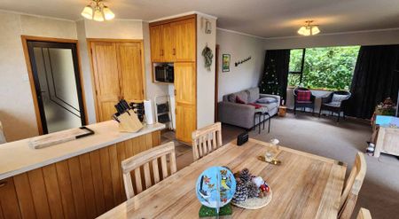 CLOSE TO SCHOOLS! 3 BEDROOMS IN MERRILANDS - Photo 2