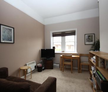 Raglan Road, Woking - 1 bedroomProperty for lettings - Seymours - Photo 2