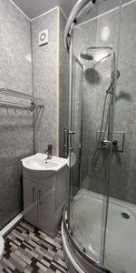 Room in a Shared Flat, Stockport Road, M12 - Photo 4