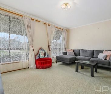 7 Brooklyn Road, MELTON SOUTH - Photo 2