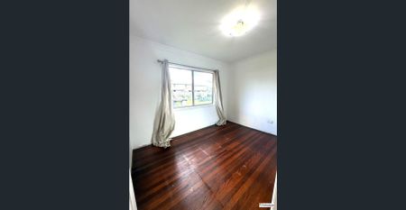 High set Home in the heart of Logan Central - Photo 3