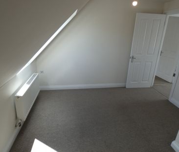 2 bed Apartment - To Let - Photo 2