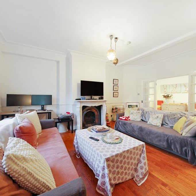 4 bedroom flat to rent - Photo 1