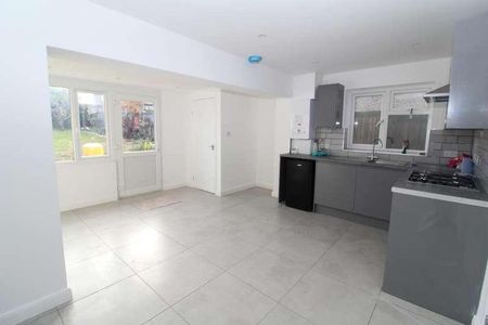 Crestway, Chatham, ME5 - Photo 5