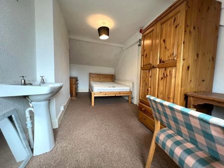 6 bedroom house to rent - Photo 2