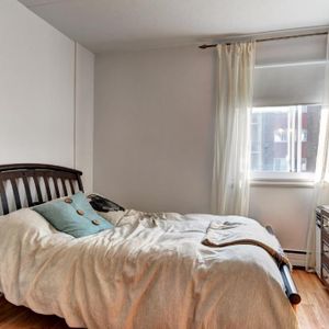 JOLI 3 1/2 RÉNOVÉ TOUT BÉTON - LIBRE - Photo 2